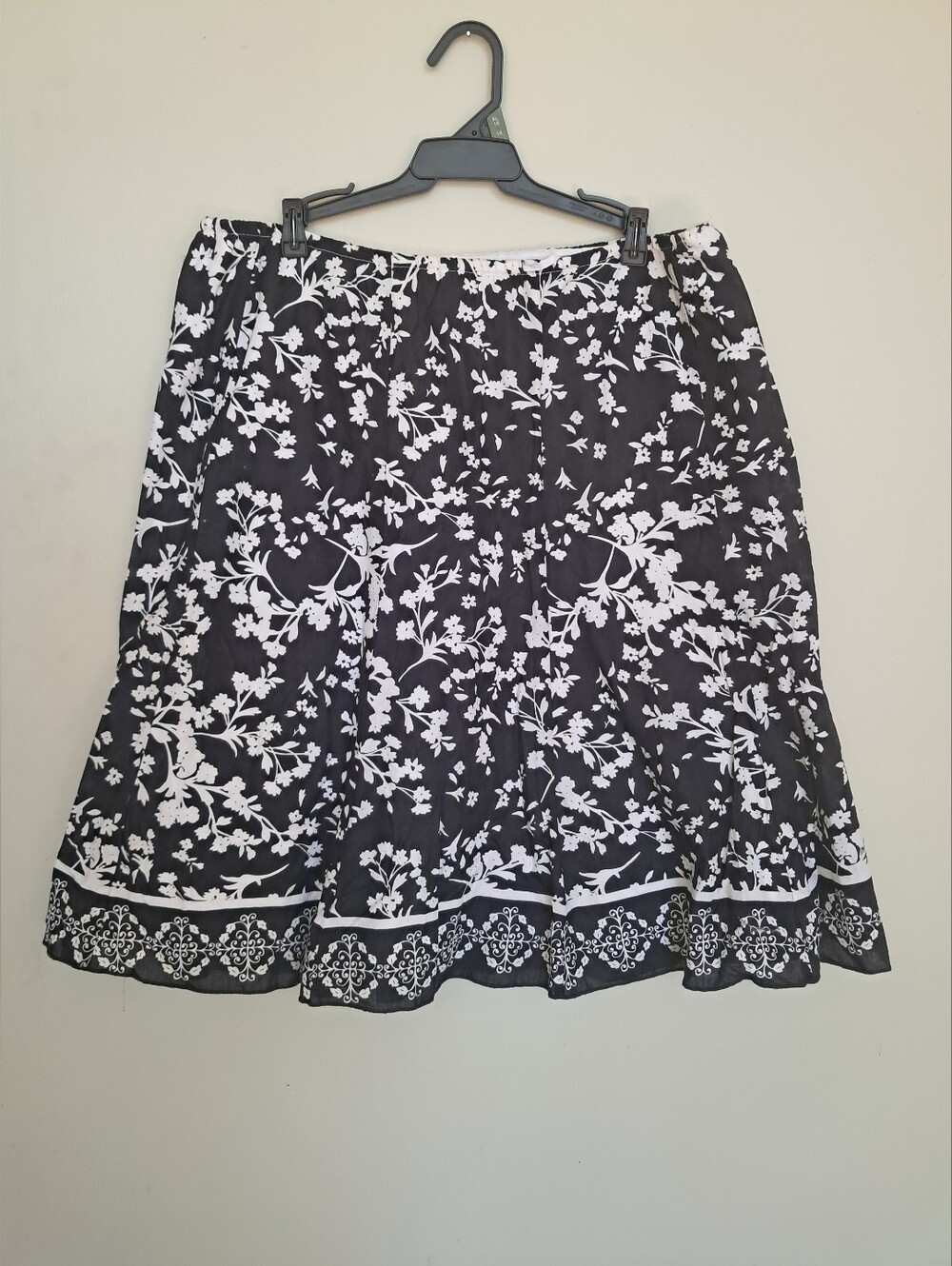 100% Cotton White House Black Market Black & White Floral Cotton Dress